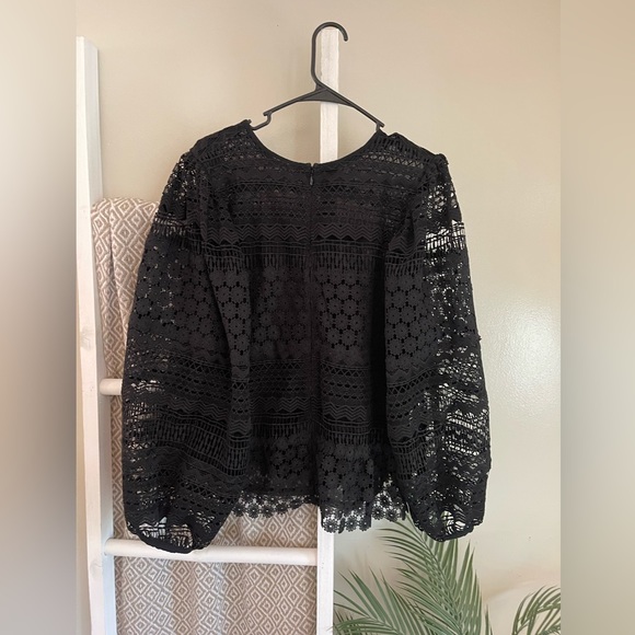 •Black Lace Peplum Top• - Picture 2 of 4